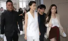 今夏女装无袖设计大热背后：时尚趋势与实用美学的完美融合